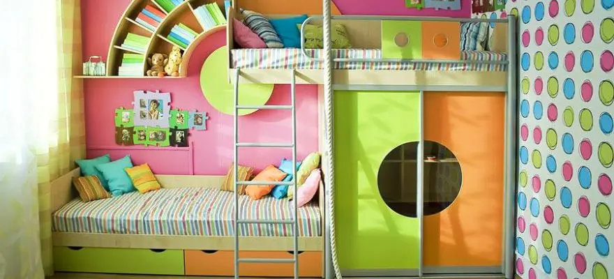 Mobilier compact si colorat pentru camera copiilor realizat la comanda in Chisinau