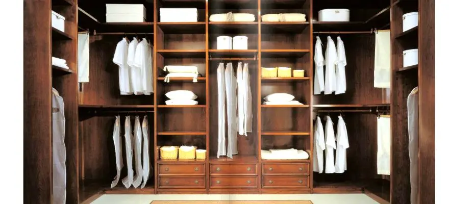 Dulap de haine modern si bine compartimentat realizat la comanda in Chisinau